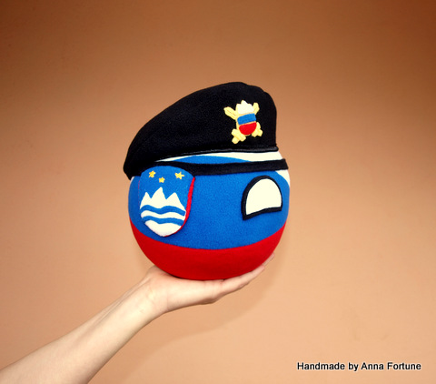 Sveniaball with beret